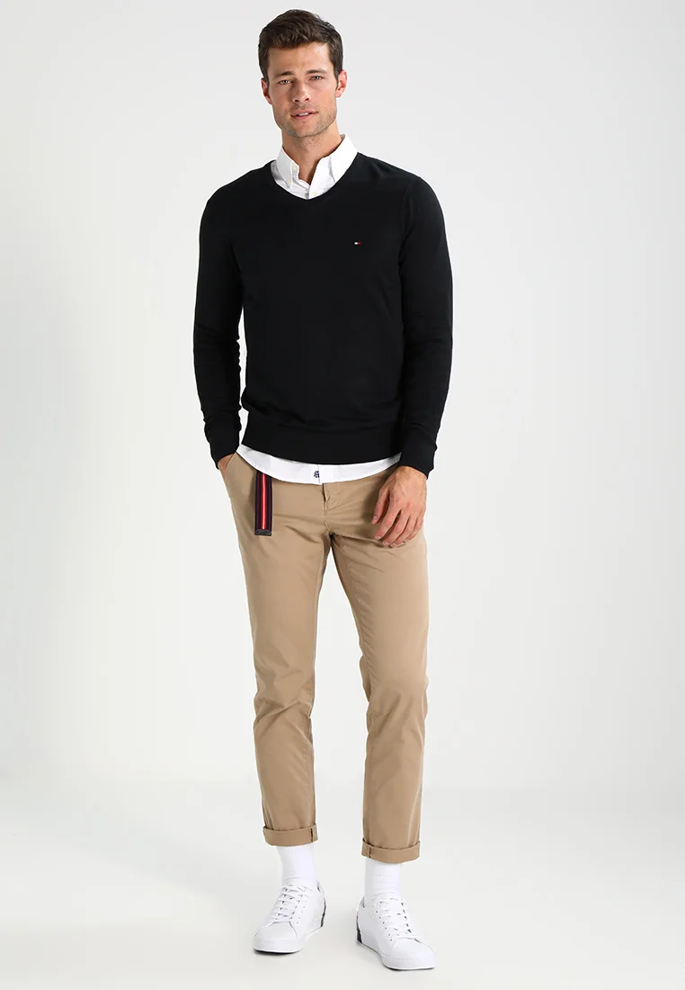 V-NECK - Strickpullover - flag black